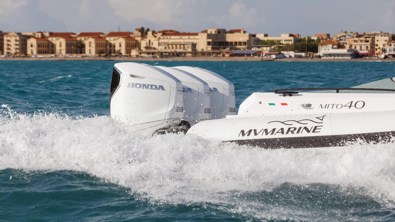 Honda HONDA BF300 300 HP Dıştan Takma Deniz Motoru